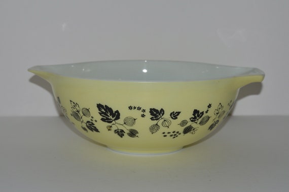 Pyrex Round Mickey The True Original Glass Bowl - Yellow/Red, 4 c