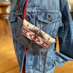 Bolsa de cinto Haralson de lã PNW e lona encerada. Cabe no telefone e 2 bolsos seguros com zíper Alça ajustável/bolsa pequena/bumbum/sling/pochete