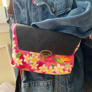 Bolsa de cinto Haralson em lona encerada havaiana. Cabe no telefone e 2 bolsos seguros com zíper Alça ajustável/bolsa pequena/bumbum/sling/pochete