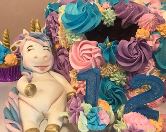 Fat unicorn fondant cake topper