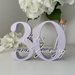 Geldgeschenk zum 30. Geburtstag, Schriftzug "30 ist das neue Zwanzig", Deko Zahl, witziges/lustiges Geschenk 30. Geburtstag lavendel