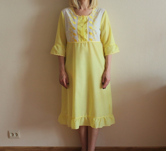 Vintage Nightgown Midi Dressing Gown Nightdress Y… - image 1