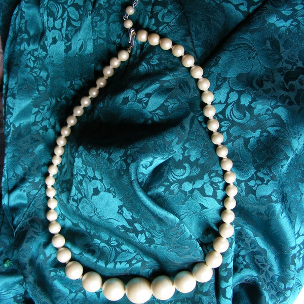 Collier vintage perles nacrées