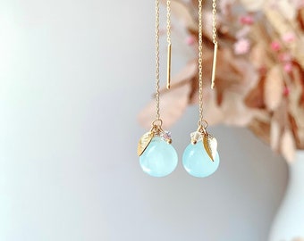 boucles d'oreille pendantes chaînettes pierre naturelle Quartzite Jade bleu avec perles Swarovski et une feuille dore