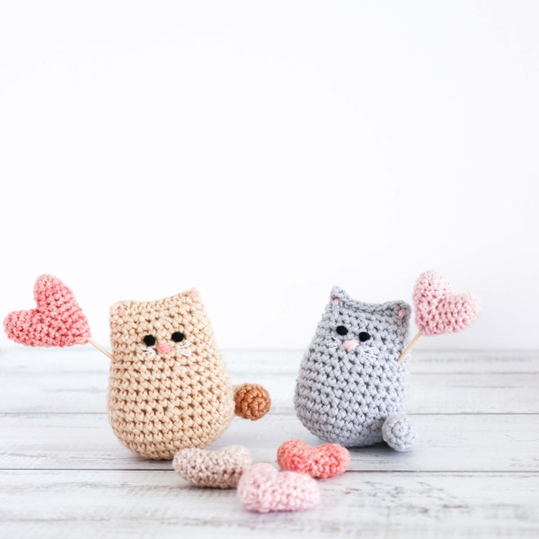 Crochet cat pattern // Itty bitty "love me" kitty // Valentine cat pattern // valentine amigurumi