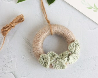 Crochet Christmas wreath ornament pattern // PDF crochet pattern // crochet Christmas decoration // Neutral Christmas decor