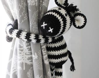 Crochet zebra curtain tie back pattern, left or right side, PDF pattern