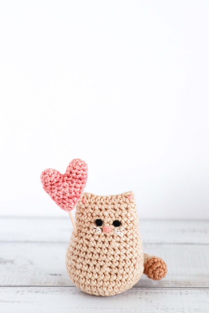 Crochet cat pattern // Itty bitty love me kitty // Valentine cat pattern // valentine amigurumi image 4
