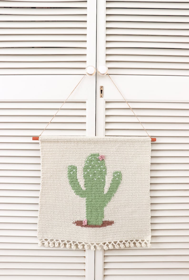 Crochet cactus wall hanging pattern // Crochet home decor // Crochet succulent pattern // DIY Wall hanging // Crochet tutorial image 1