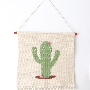 Crochet cactus wall hanging pattern // Crochet home decor // Crochet succulent pattern // DIY Wall hanging // Crochet tutorial image 3