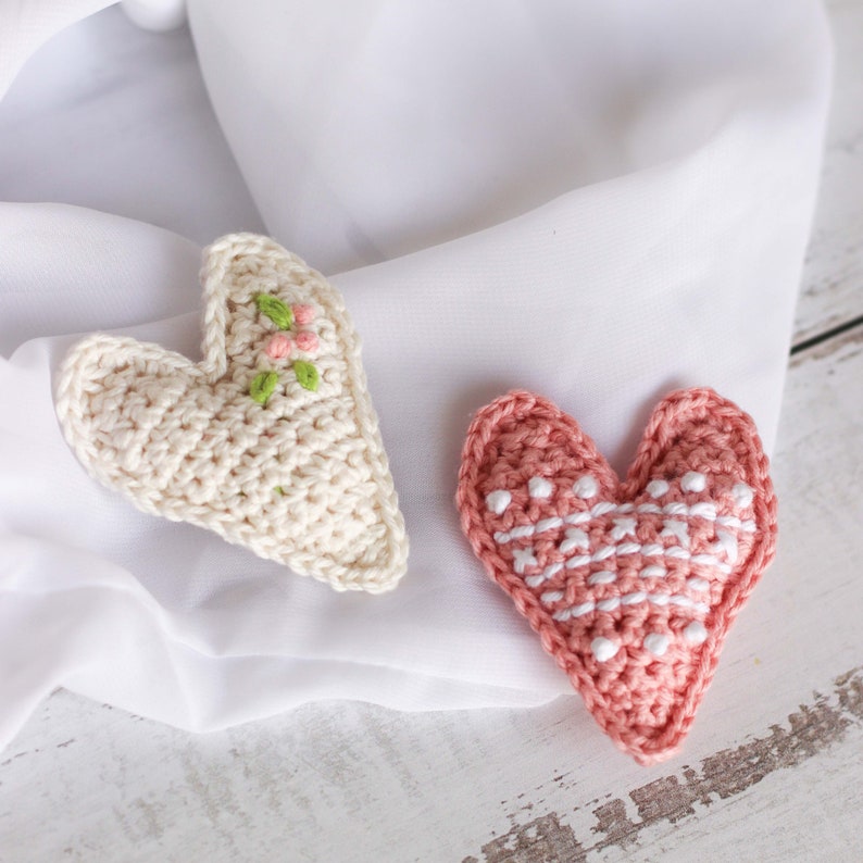 Crochet heart pattern // Amigurumi heart // Embroidered crochet heart pattern // PDF pattern image 1