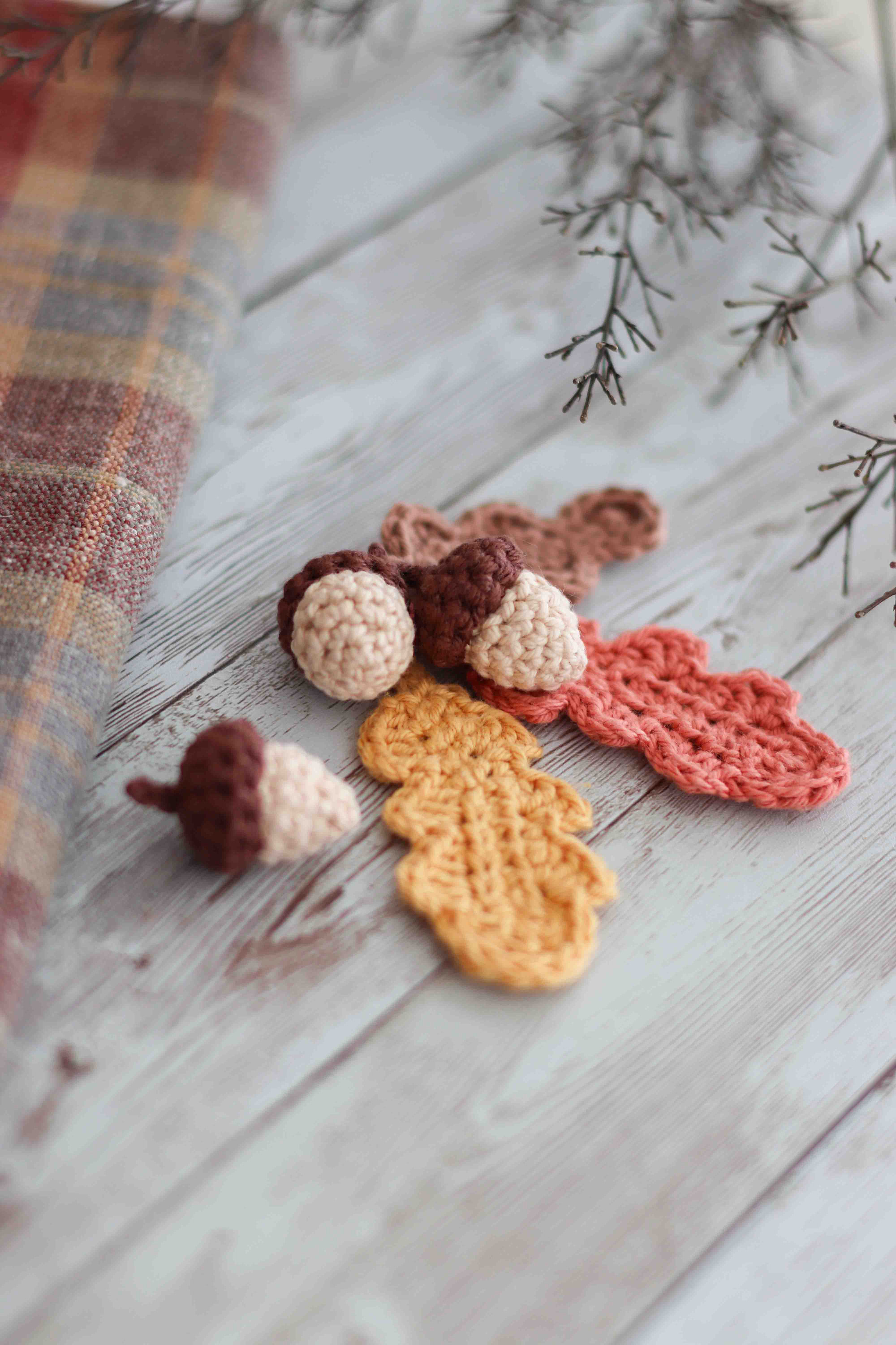 Crochet oak leaves & acorns pattern // Autumn crochet //