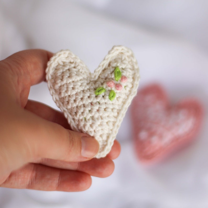 Crochet heart pattern // Amigurumi heart // Embroidered crochet heart pattern // PDF pattern image 3