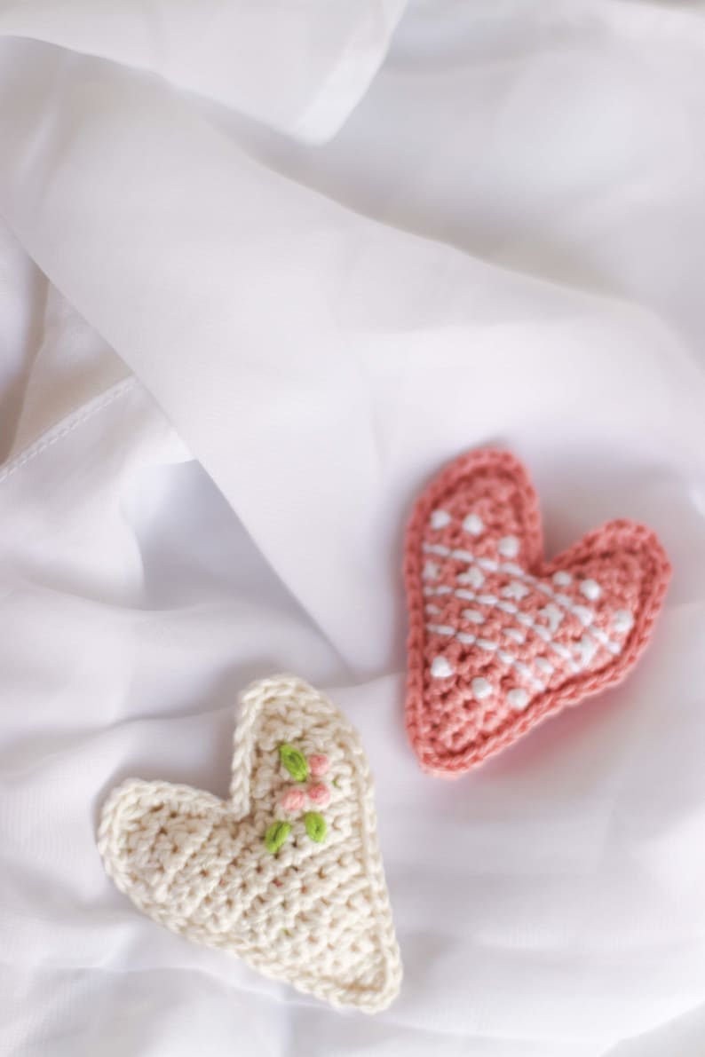 Crochet heart pattern // Amigurumi heart // Embroidered crochet heart pattern // PDF pattern image 5