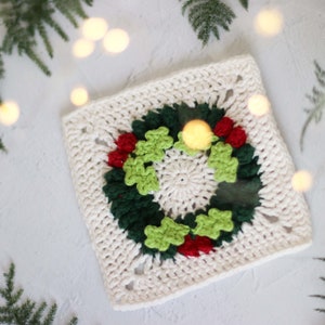 Christmas wreath crochet pattern // Festive granny square // digital PDF crochet pattern