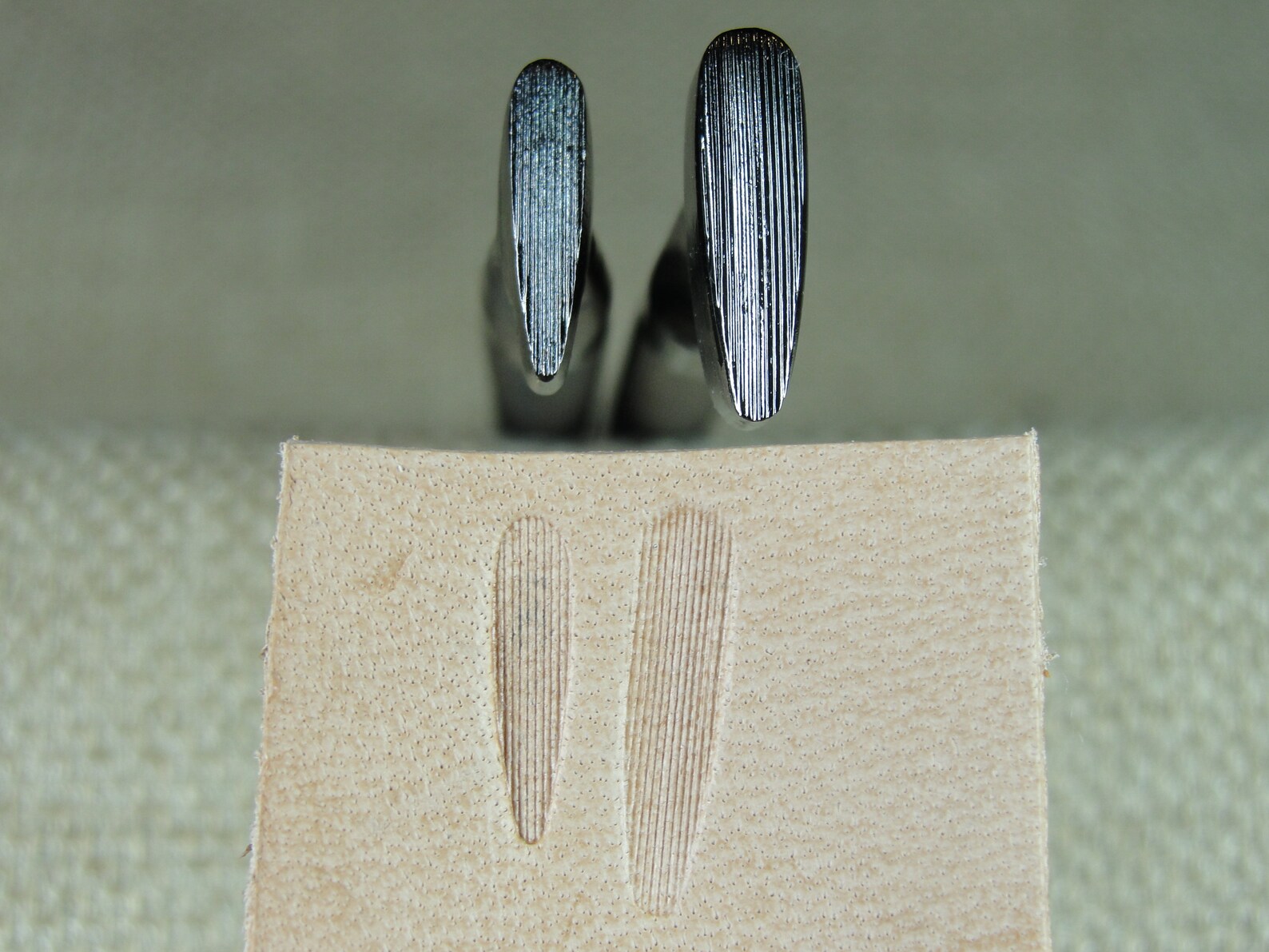 Craft Japan Sheridan Style Vertical Thumb Print Stamps – 2 Leather Tools