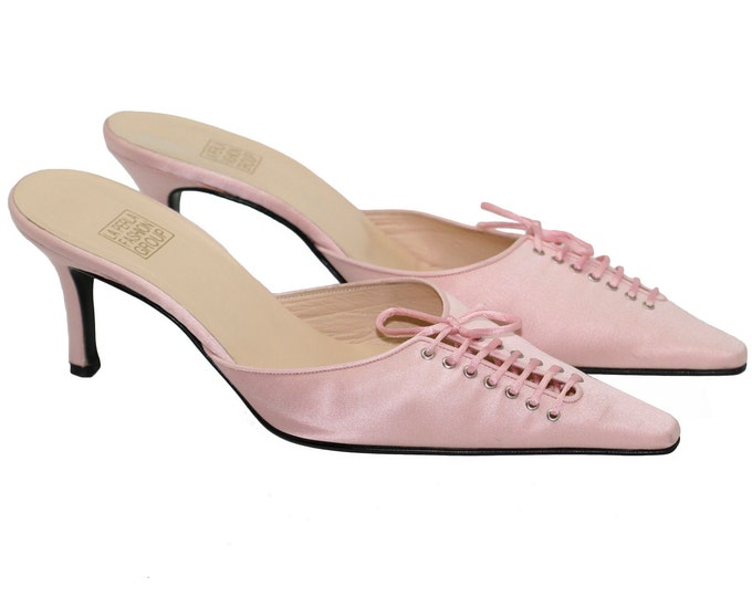 The pearl mules in pink silk