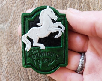 Posada Bree, pin magnético de caballo blanco, Tolkien, letrero de caballo, regalo, cumpleaños, Navidad