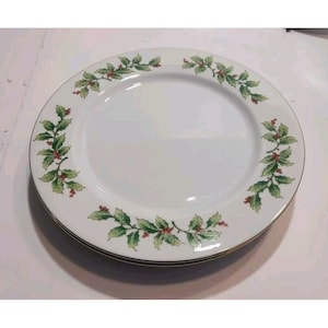 Vtg 4 Crescent Fine China Jie Pai 10.38&quot; Dinner Plates Christmas Holly Berries