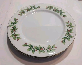 Vtg 4 Crescent Fine China Jie Pai 10.38" Dinner Plates Christmas Holly Berries