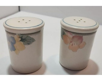 Vtg Mikasa Intaglio "Garden Poetry"  Salt & Pepper Shakers Floral Made in Japan