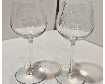 Set med 2 vintage kristallvinglas: Etsade blommiga druvor, art déco-stil