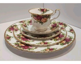 Vintage Royal Albert Bone China Old Country Roses 5 Pc Place Setting England