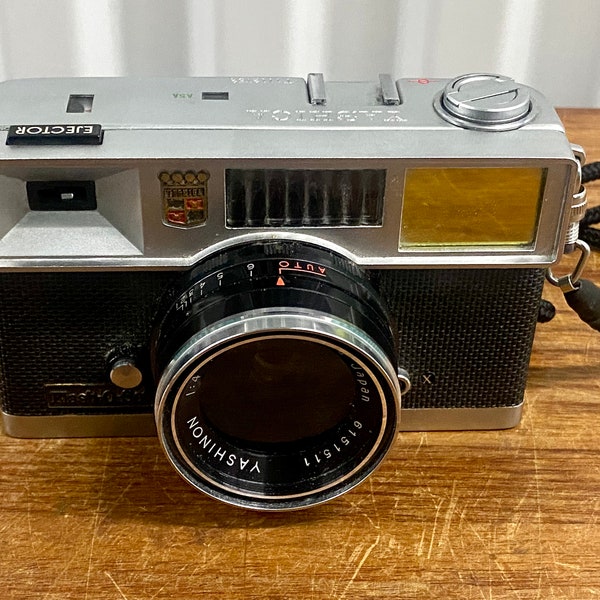 Vintage Yashica Flash-O-Set 35mm Camera
