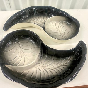 2 x  Vintage Mid Century California Valley Vista 700 Pottery Leaf Serving Plates