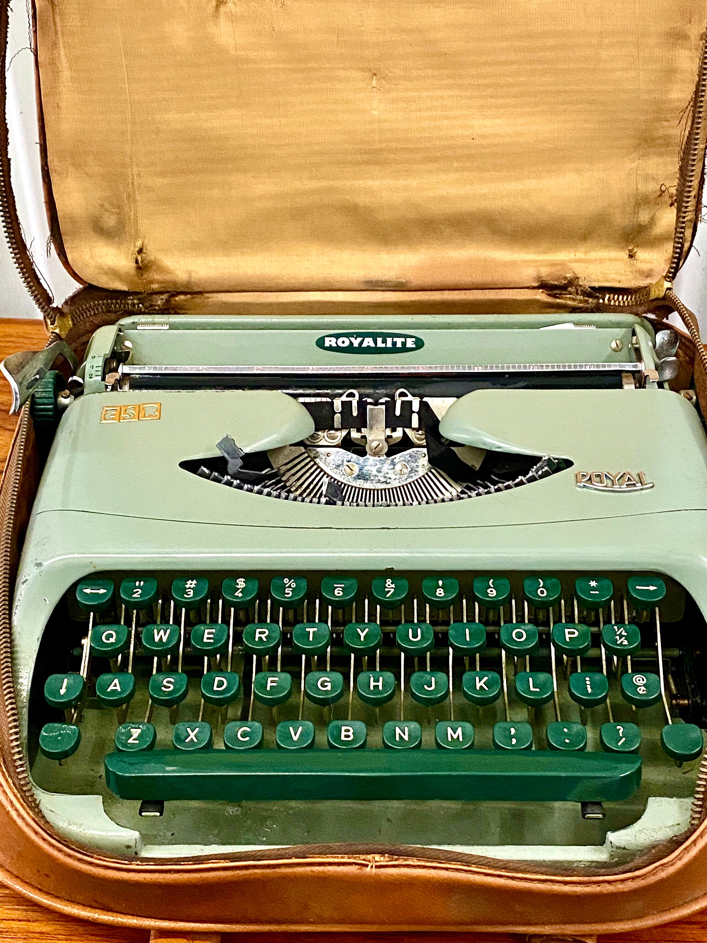 Royal Royalite Green Portable Typewriter W/ Original Case Made