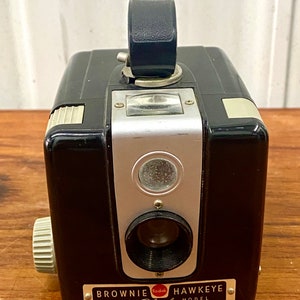 Vintage Kodak Brownie Hawkeye Camera Brown Bakelite Body Flash Model