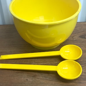 Vintage 1970&#39;s Dansk Designs Danish Modern Large Yellow Plastic Bowl / Servers Designed By Gunnar Cyrn