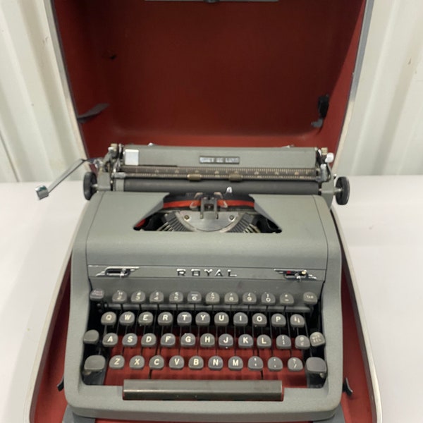 Vintage 1950er Jahre Royal Quiet De Luxe Schreibmaschine mit Koffer