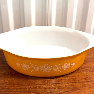 Vintage Pyrex Butterfly Gold Casserole Dish - 045 - 2 1/2 Qt No Lid