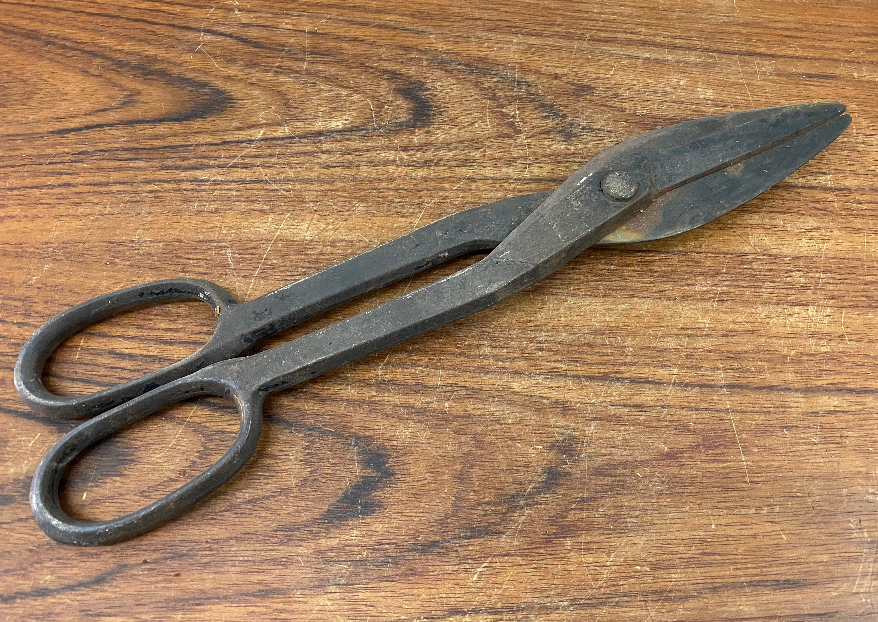 Vintage Tiny Iron Nail Cutting Scissors Rich Patina Handmade Collectible  SC15
