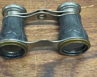 Prismáticos deportivos vintage de París con cristales de ópera, escena de caza con ciervos y perros