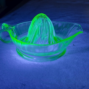 Vintage Green Depression  Vaseline Uranium Glass Juice Reamer