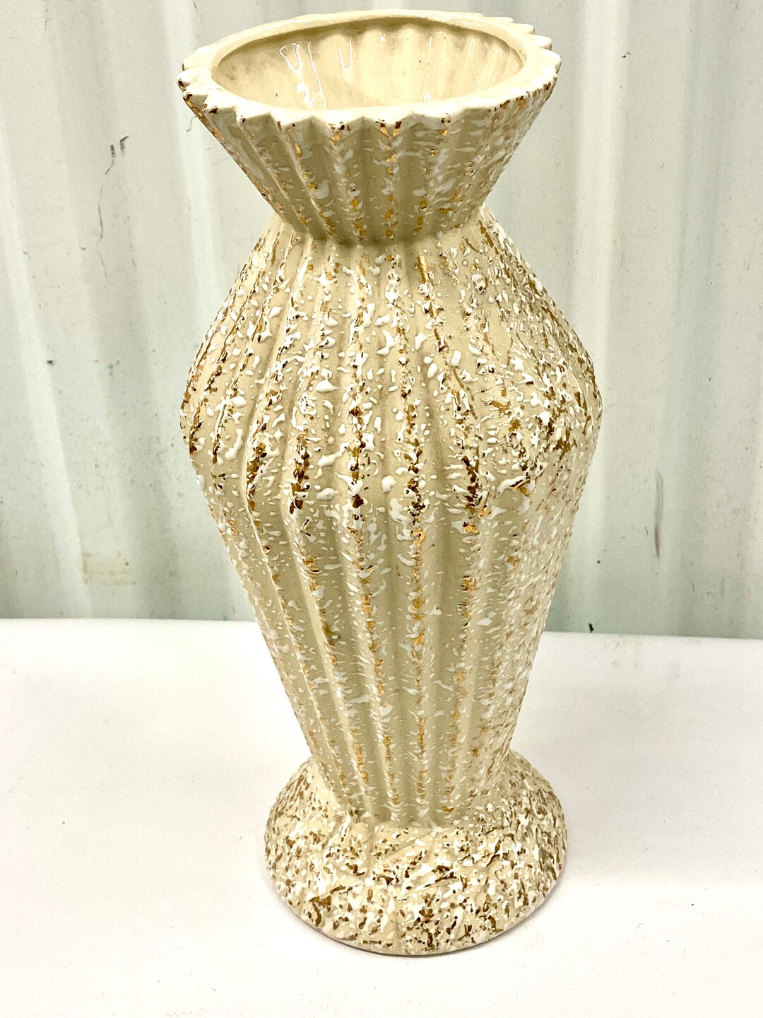 Mid Century Vintage Cream W/ Gold Flecks Ceramic Vase - Etsy