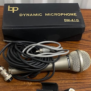 Microfono dinamico vintage BP DM-410 con cavi e supporto