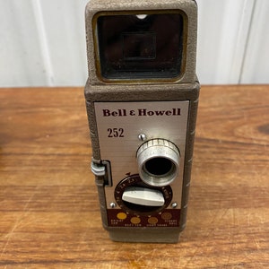 Vintage 1950s Bell & Howell 252 8mm Film Movie Camera