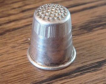 Hallmarked Sterling Silver Thimble Broadway&Co