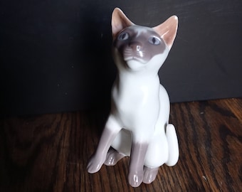Vintage Royal Copenhagen Hen Looking for Worm Figurine