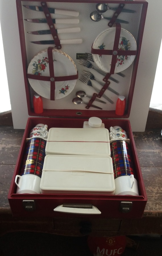 vintage 4 person picnic Gem