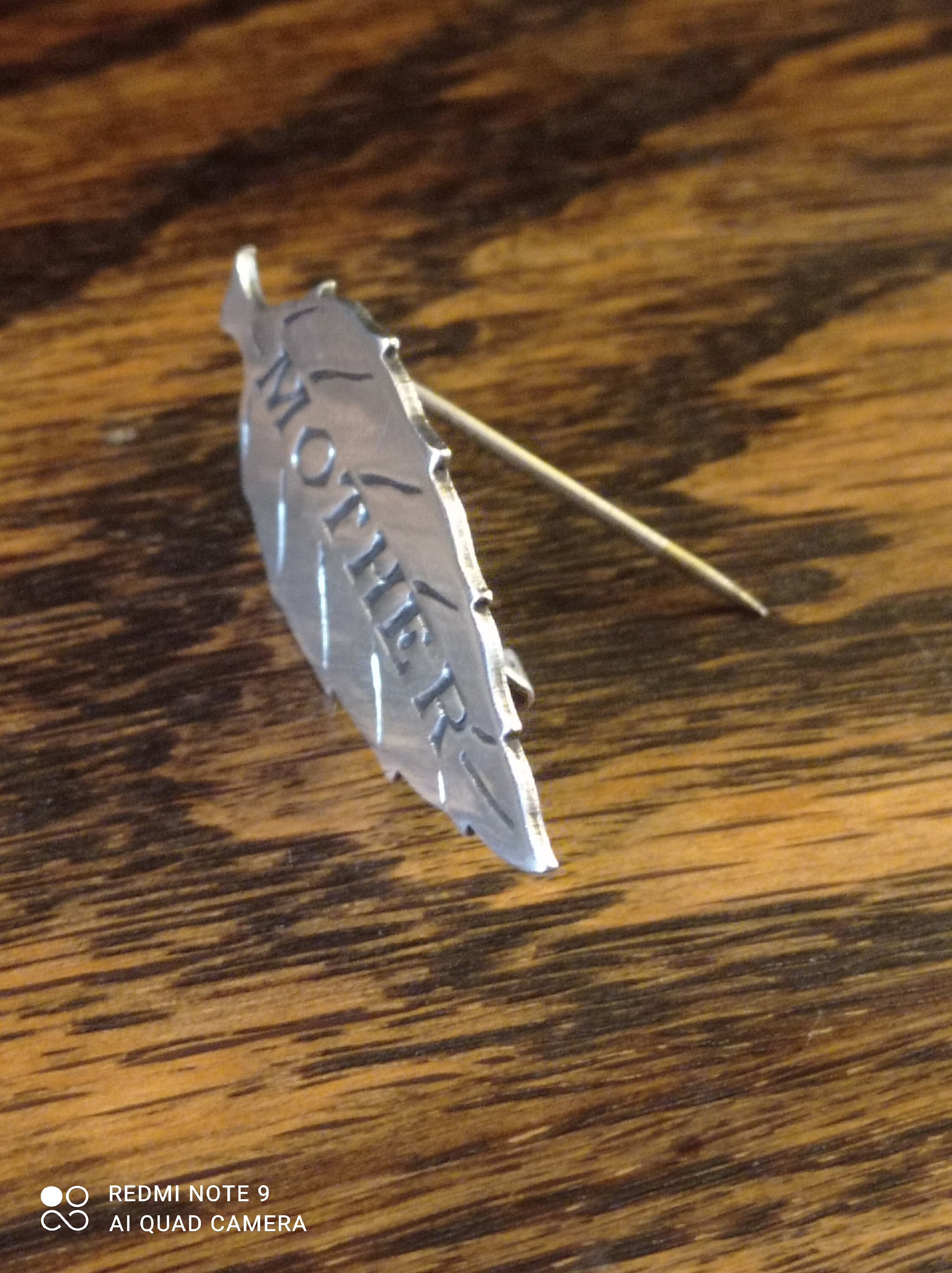 Broche Vintage Du XIXe Siècle 'Mères Et Enfants' En Argent Fin Repoussé - Pièce Rare Et Insolite