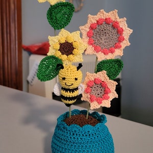 Sunflowers & Bee in a Pot Thread Crocheted pdf Pattern