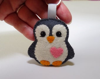 Wool felt penguin keychain, Penguin keychain, Keyring, Key holder, Felt penguin, Gift bag, Decor, Bag charm, Felt animal, Gray penguin