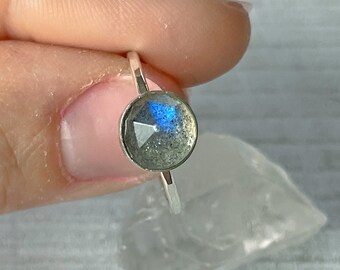 Labradorite Ring/925 Sterling Silver/Pick Your Size/Hammered Band/Blue Flash Moon Stone Cabochon/Gift for Her/Birthday/Promise Rings