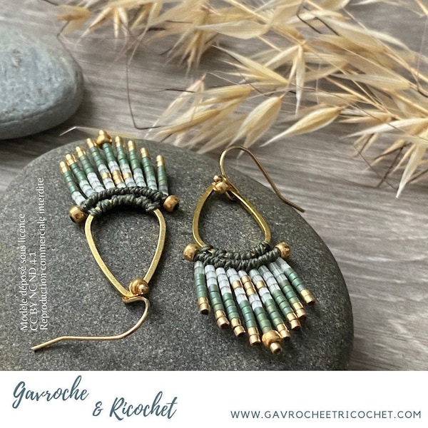 Boucles d’oreilles ICA, gouttes à franges perlées, micro macramé et perles miyuki, boho chic / Vert kaki et or