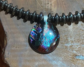 Pendente in vetro su cavo d'acciaio con dischi di ematite alternati