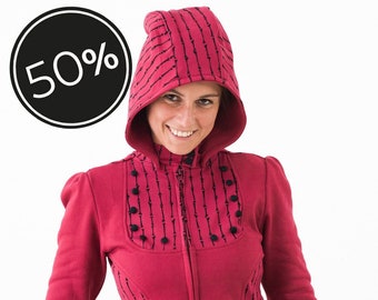 Coquine Hoody: Gestreifte Feminine Knopfjacke mit abnehmbarer Kapuze.